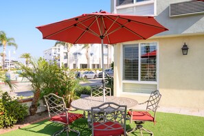 Terrace/patio - Little Inn By The Bay Newport Beach (Newport Beach)