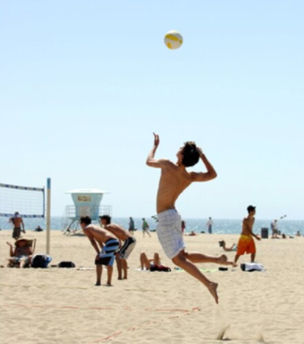 Beach nearby, sun loungers, beach umbrellas, beach towels