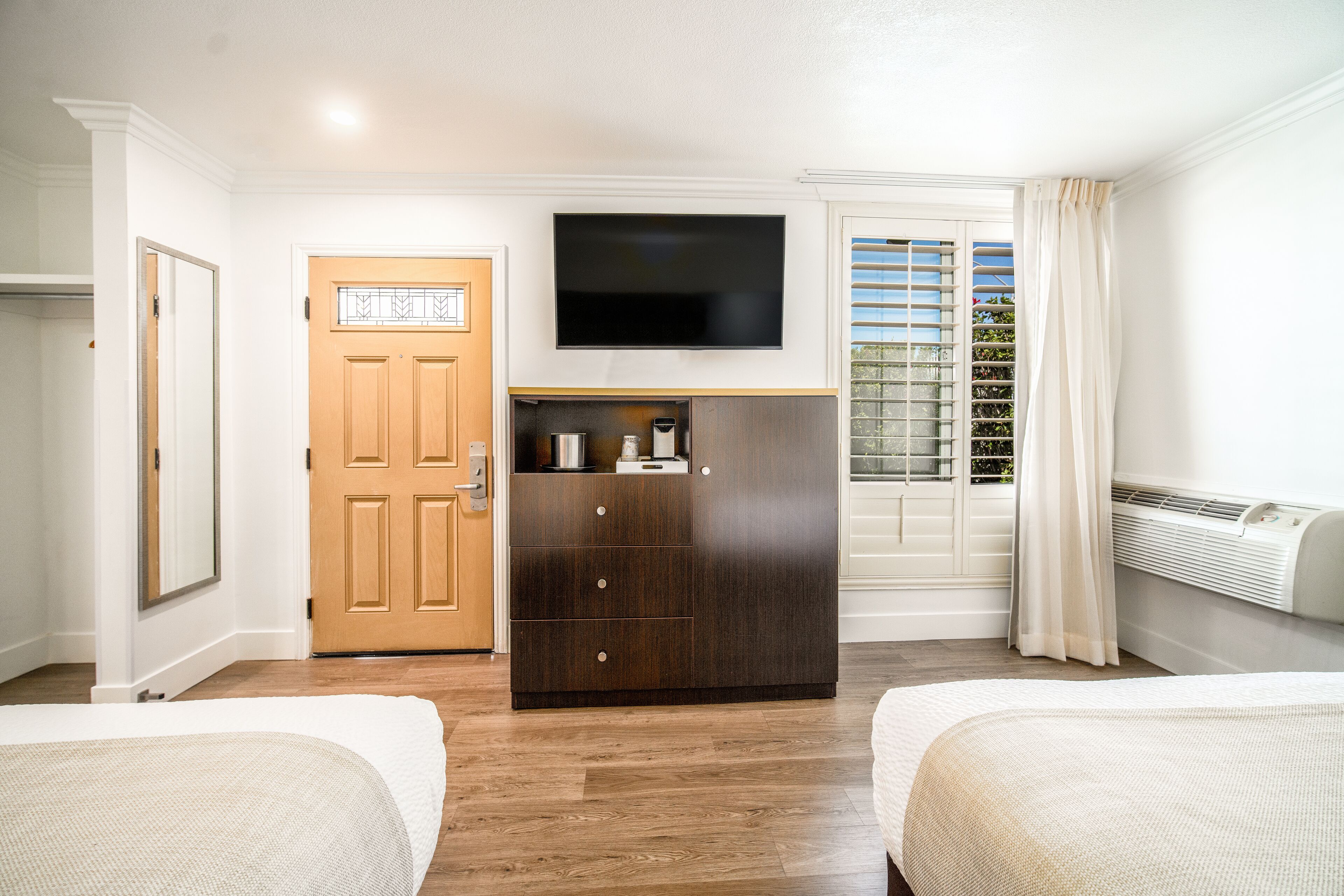 Photo - Little Inn By The Bay Newport Beach Hotel