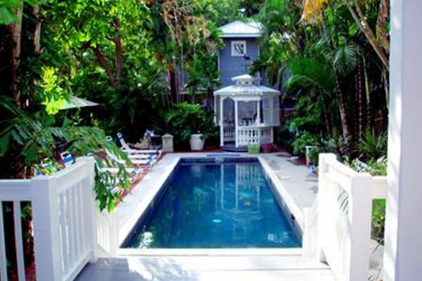 3 outdoor pools, a heated pool, sun loungers