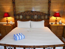 Luxury Room,w/balcony. 1 King Bed