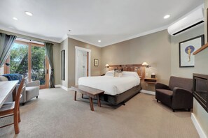 Premium Room, 1 King Bed