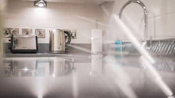 Departamento Confort, 1 habitación, para no fumadores, cocina | Cocina privada | Refrigerador, microondas, horno y parrilla de estufa