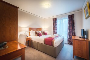 City Apartment, 2 Bedrooms, Non Smoking, Kitchen | 1 bedroom, hypo-allergenic bedding, in-room safe, desk - The Knight Residence Apartments by Mansley (Edinburgh)