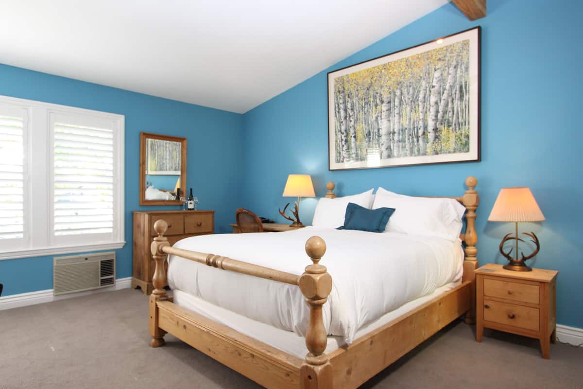 14-Sonoma lodge | Premium bedding, individually decorated, individually furnished, desk