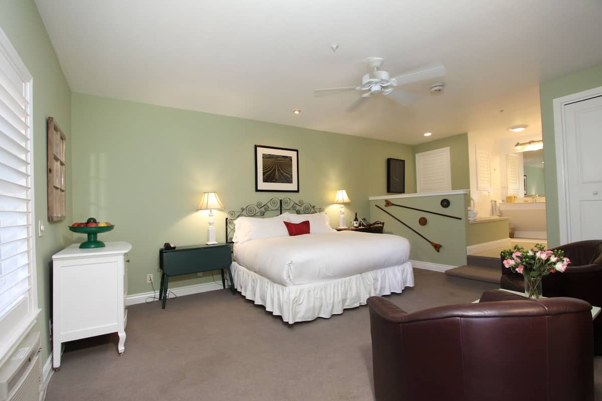 09-Wine country room | Premium bedding, individually decorated, individually furnished, desk