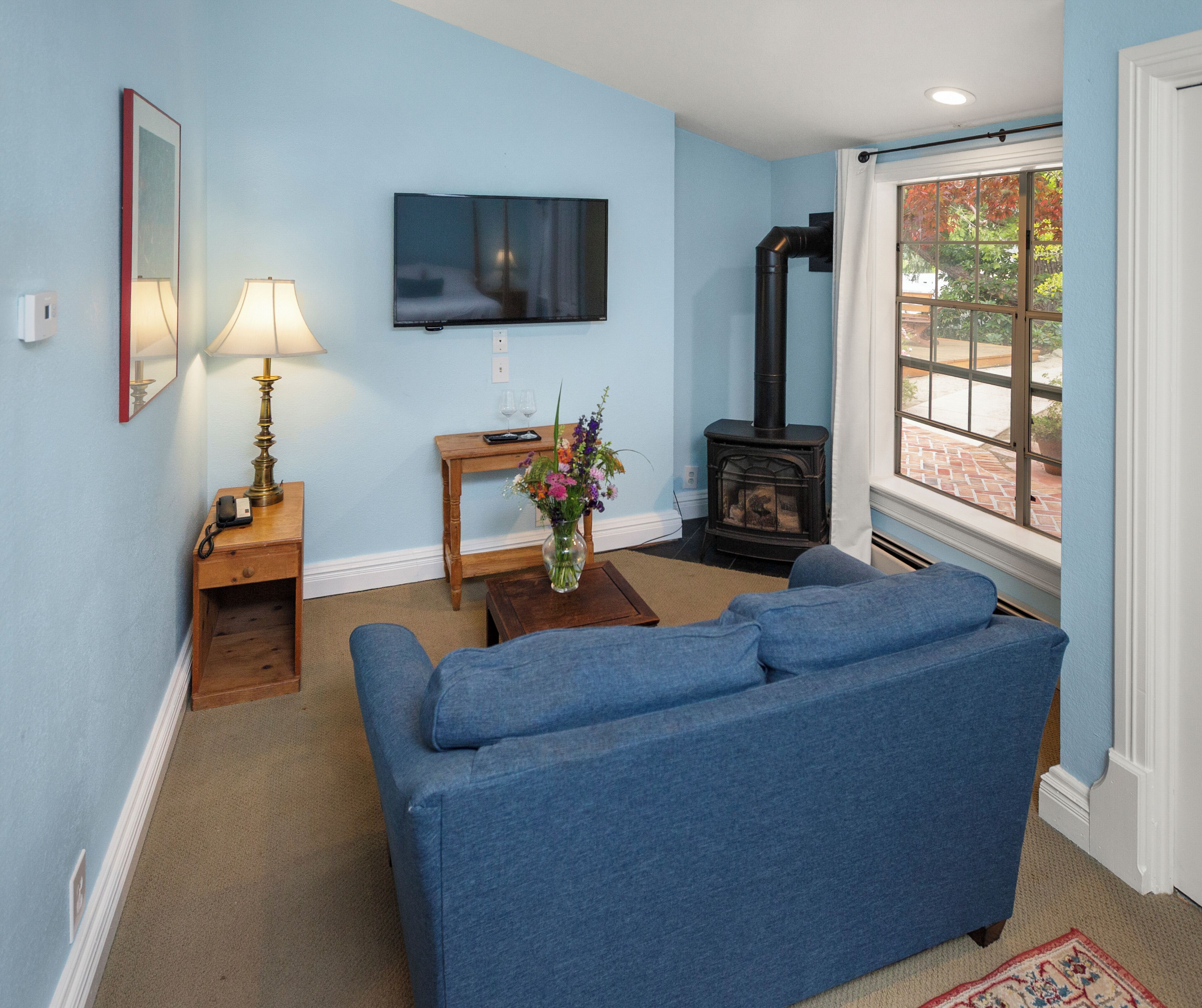 01-Leaf umbrella room