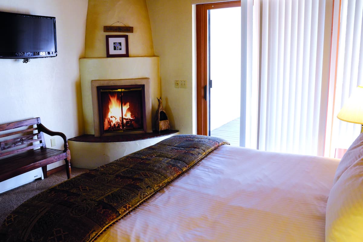 Villa, 2 Bedrooms, Hot Tub (Creek View) | 1 bedroom, hypo-allergenic bedding, in-room safe, individually decorated