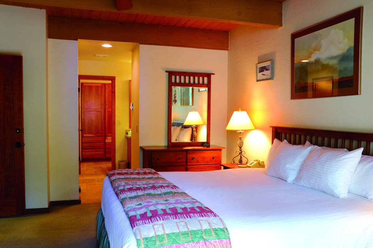 Biệt thự, 1 phòng ngủ, bồn tắm nước nóng (Creek View) | 1 phòng ngủ, bộ đồ giường kháng dị ứng, bàn ủi/dụng cụ ủi quần áo 