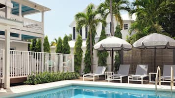 3 piscinas al aire libre, sillones reclinables de piscina