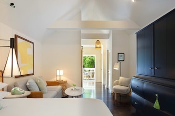 King Suite with Sofa Bed | Premium bedding, in-room safe, individually decorated at Winslows Bungalows - Key West Historic Inns