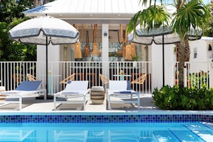3 piscinas al aire libre, sillones reclinables de piscina