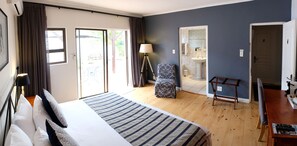 Superior Room | Minibar, in-room safe, desk, iron/ironing board