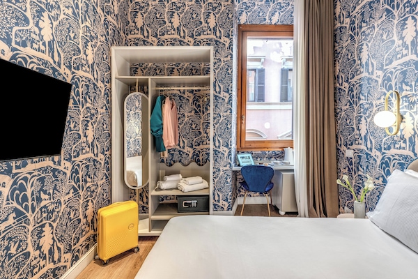 Standard Room | Premium bedding, minibar, in-room safe, blackout drapes