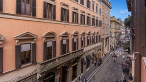 A street view of a building with multiple shops and a pedestrian walkway. - Townhouse Condotti 29 (Rome)