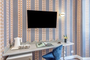 Quarto básico, vista para a cidade | 1 quarto, roupas de cama premium, frigobar, cofres nos quartos