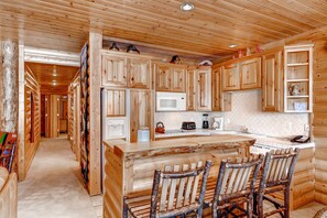 2 Bedrooms/Silver/Private Hot Tub | Private kitchen