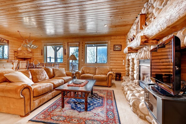 TV, fireplace - Black Bear Lodge by Vacasa (Park City)