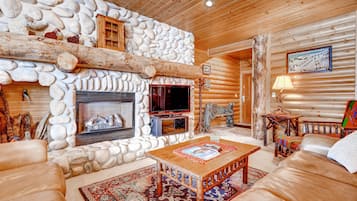 2 Bedrooms/Silver/Private Hot Tub | Living area | TV, fireplace