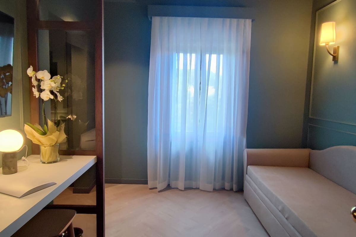 suite | living area | smart tv