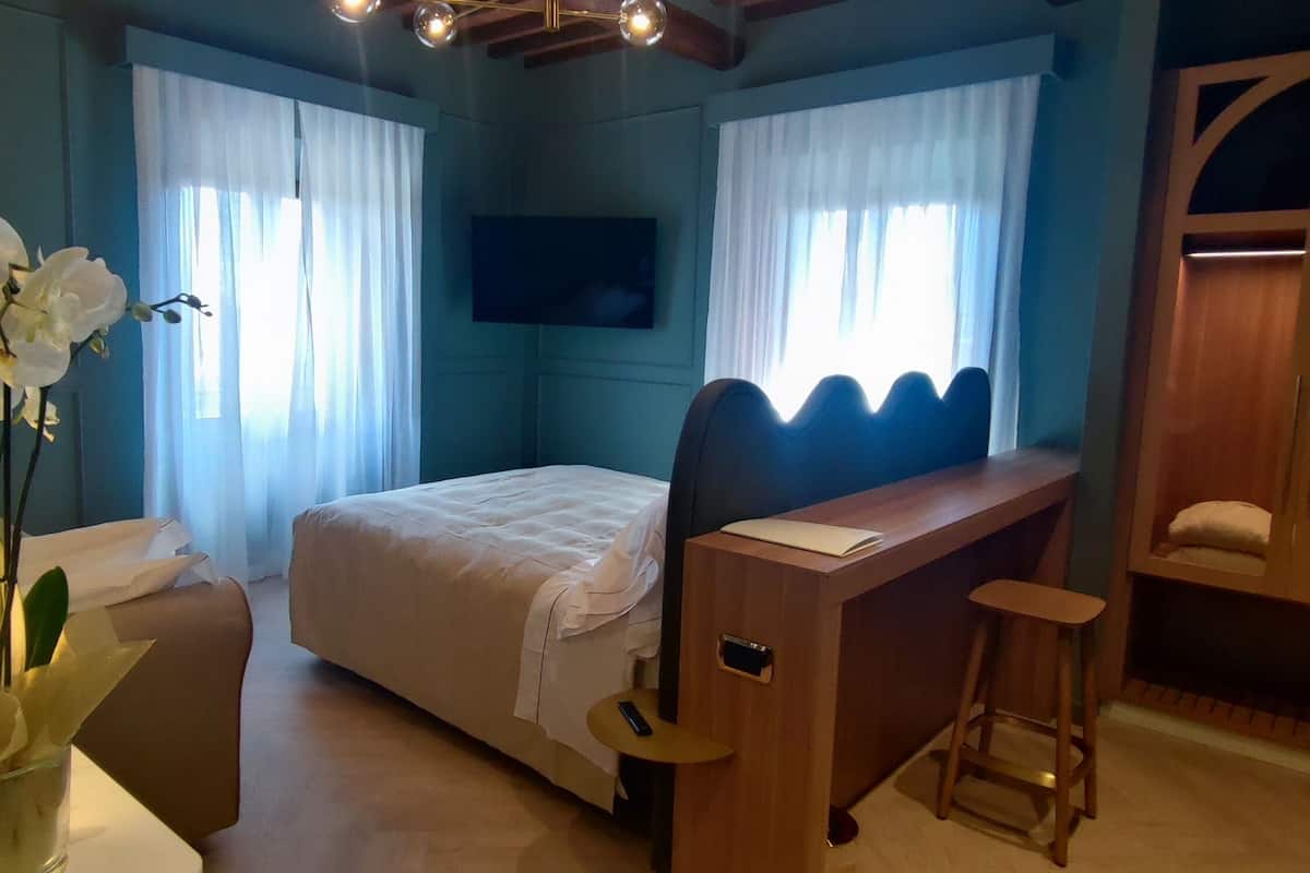 1 bedroom, free minibar, in-room safe, desk