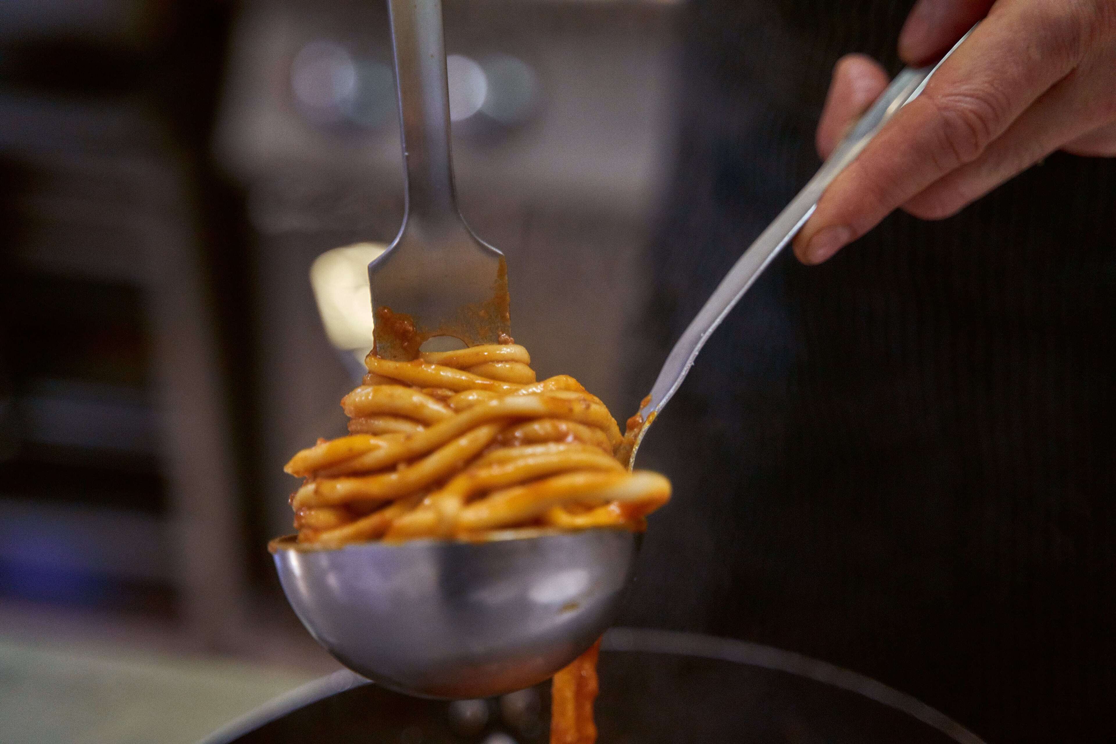 2 restaurants, lunch, dinner served; regional cuisine