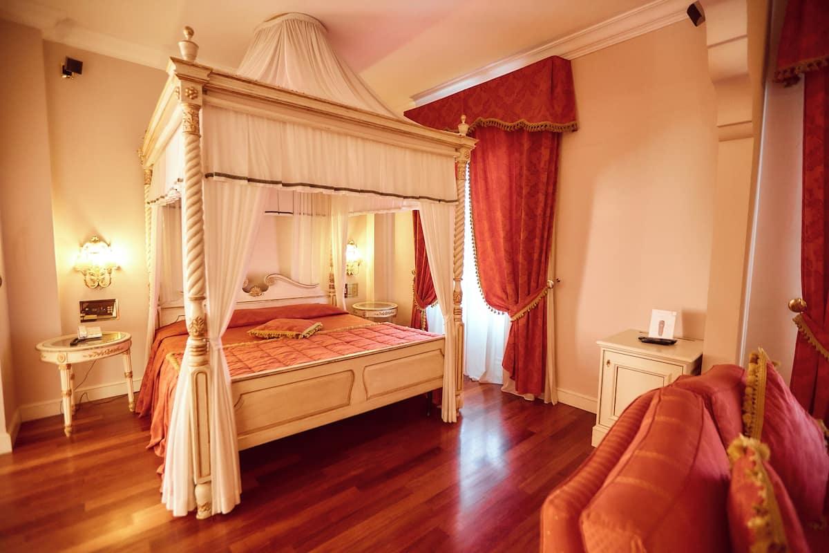 1 bedroom, minibar, in-room safe, desk