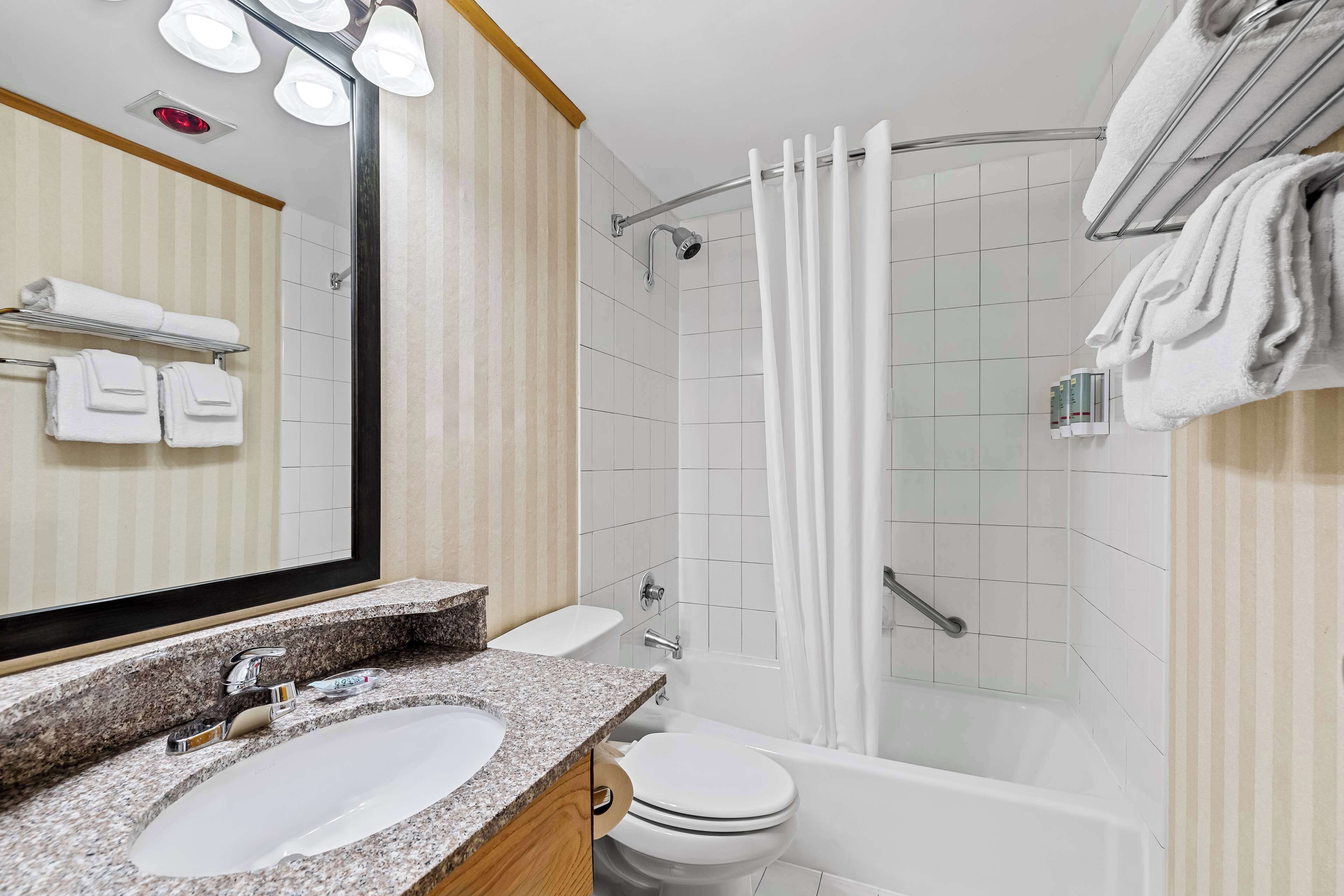 standard room, 2 queen beds, non smoking, refrigerator & microwave (1st floor) | bathroom | combined shower/bathtub, free toiletries, hair dryer, towels