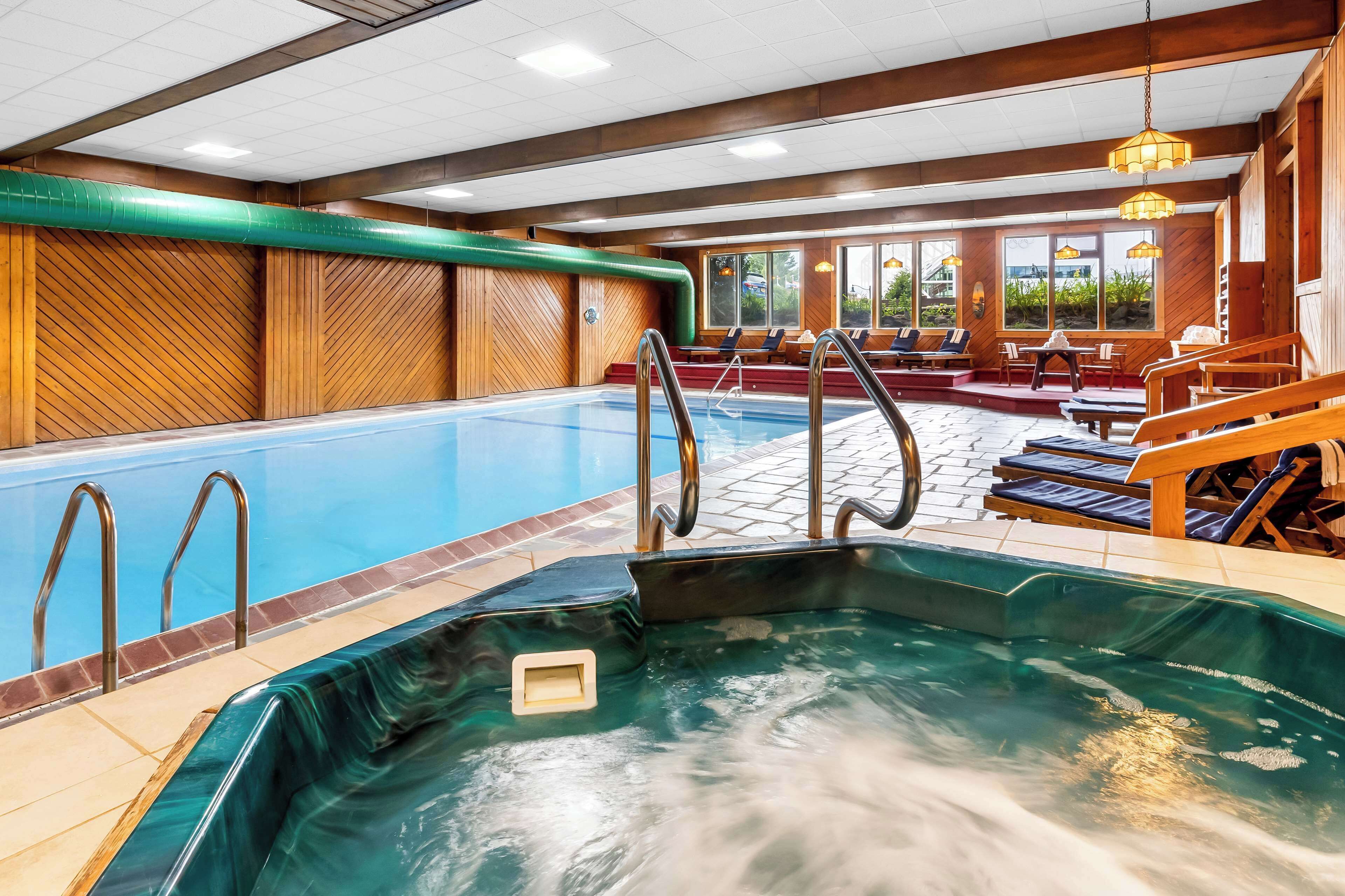 indoor pool, open 10:00 am to 10:00 pm, pool loungers