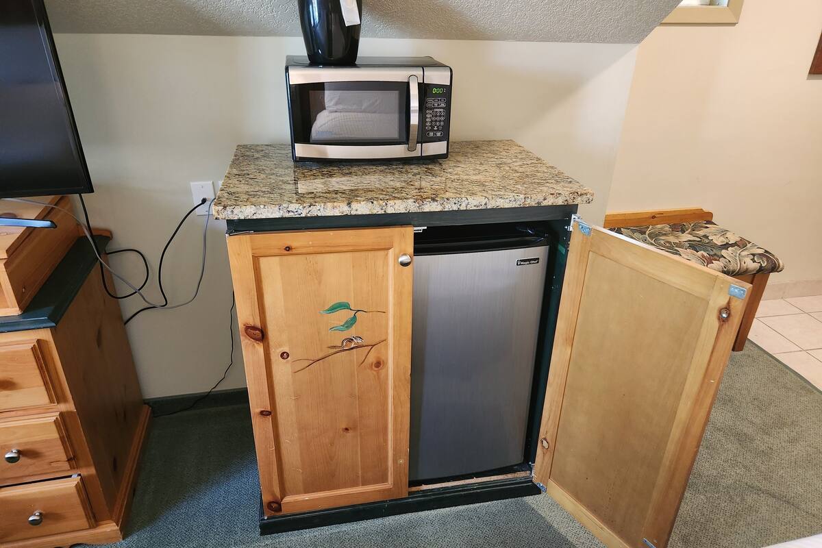 standard room, 2 queen beds | mini fridge