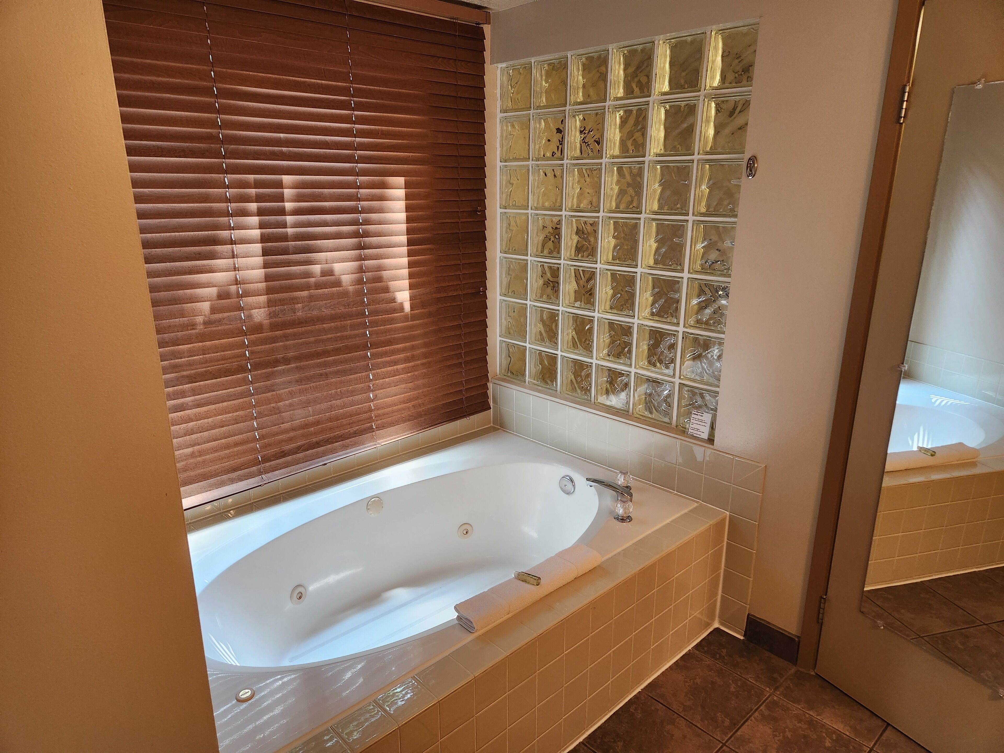 deluxe room, 1 king bed | jetted bathtub