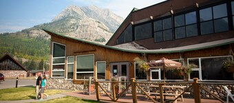 Waterton Lakes Lodge Resort