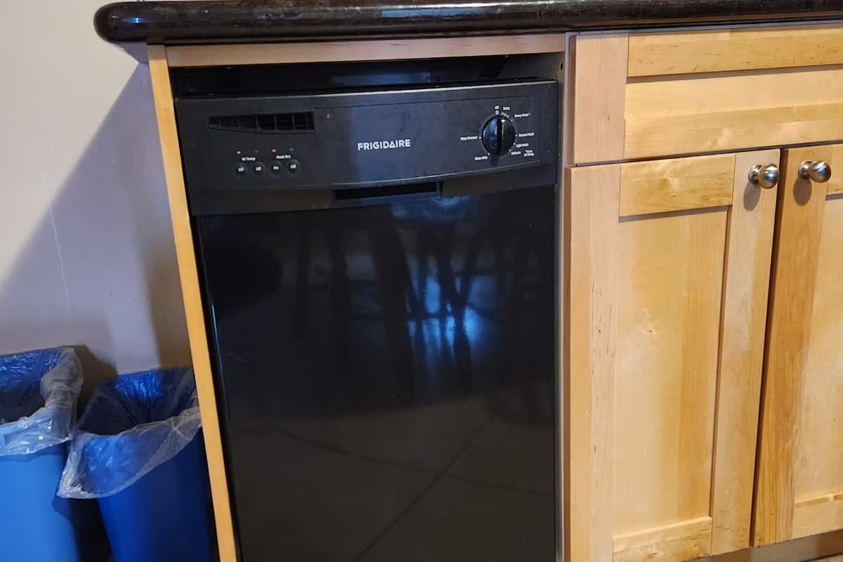 standard suite, kitchen | private kitchenette | fridge, microwave, coffee/tea maker