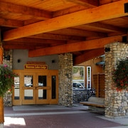 Waterton Lakes Lodge Resort