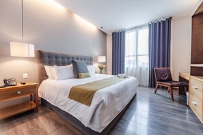 Superior-Suite | 1 Schlafzimmer, Zimmersafe, individuell eingerichtet, Schreibtisch