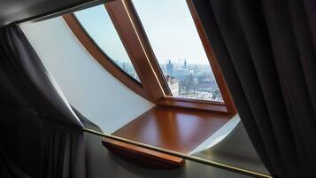 Luksus-suite - 1 soveværelse | Premium-sengetøj, dundyner, minibar, pengeskab på værelset