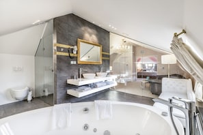 Suite de lujo, 1 habitación | Ropa de cama de alta calidad, edredón y minibar