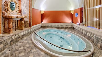 Indoor spa tub