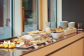 Free daily buffet breakfast