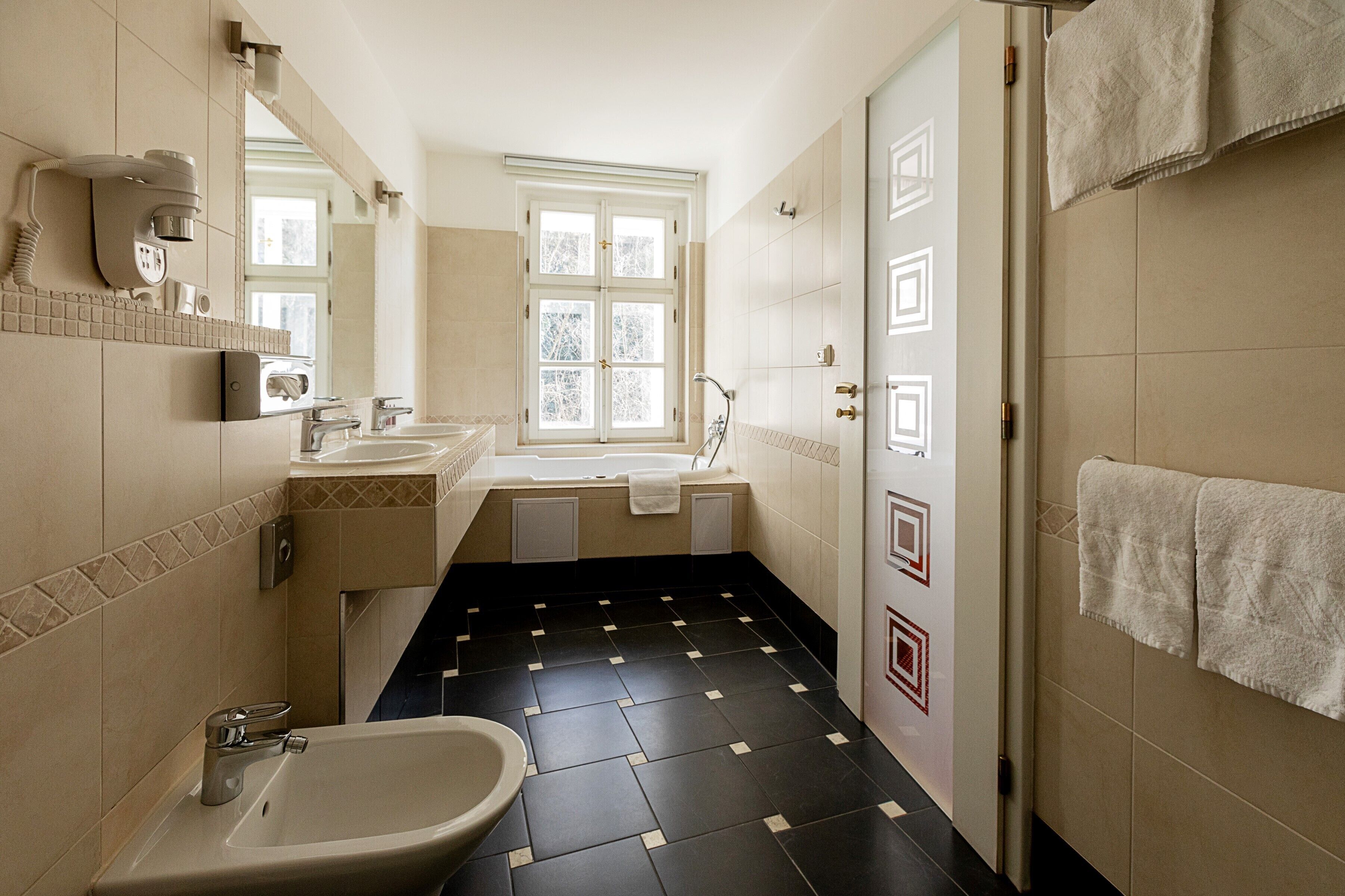 deluxe double | premium bedding, down duvets, minibar, in-room safe