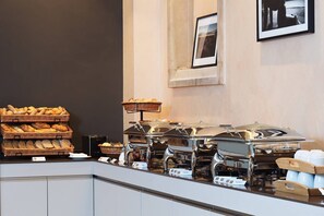 Free daily buffet breakfast - Hotel Hoffmeister (Prague)