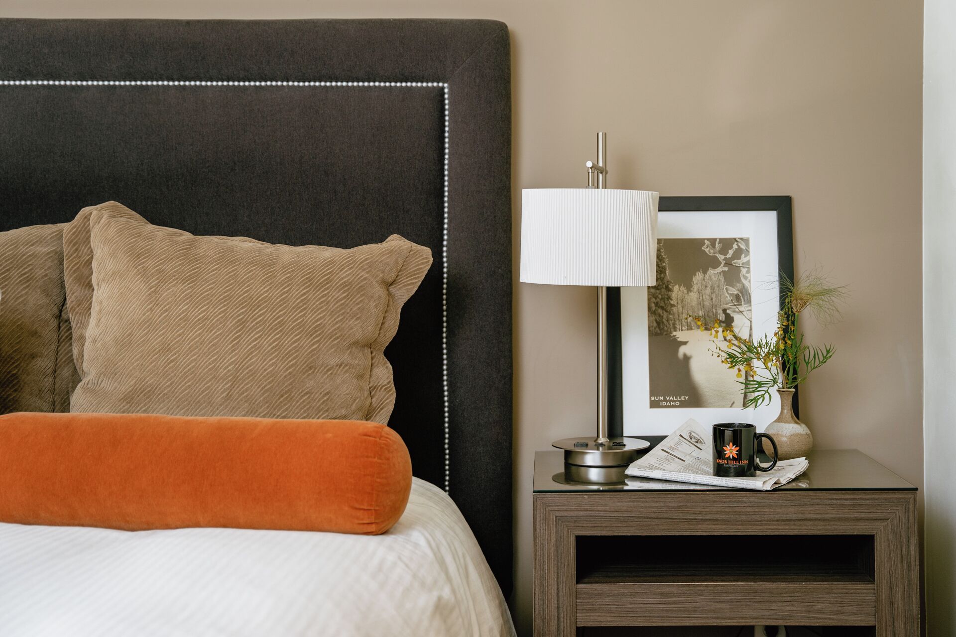 deluxe room, 1 king bed | premium bedding, down duvets, in-room safe, desk