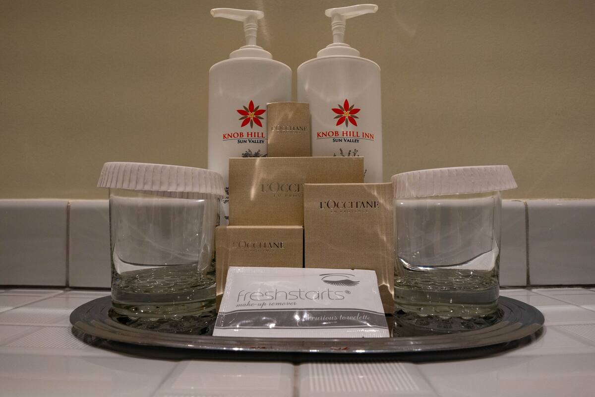 premium bedding, down duvets, in-room safe, desk