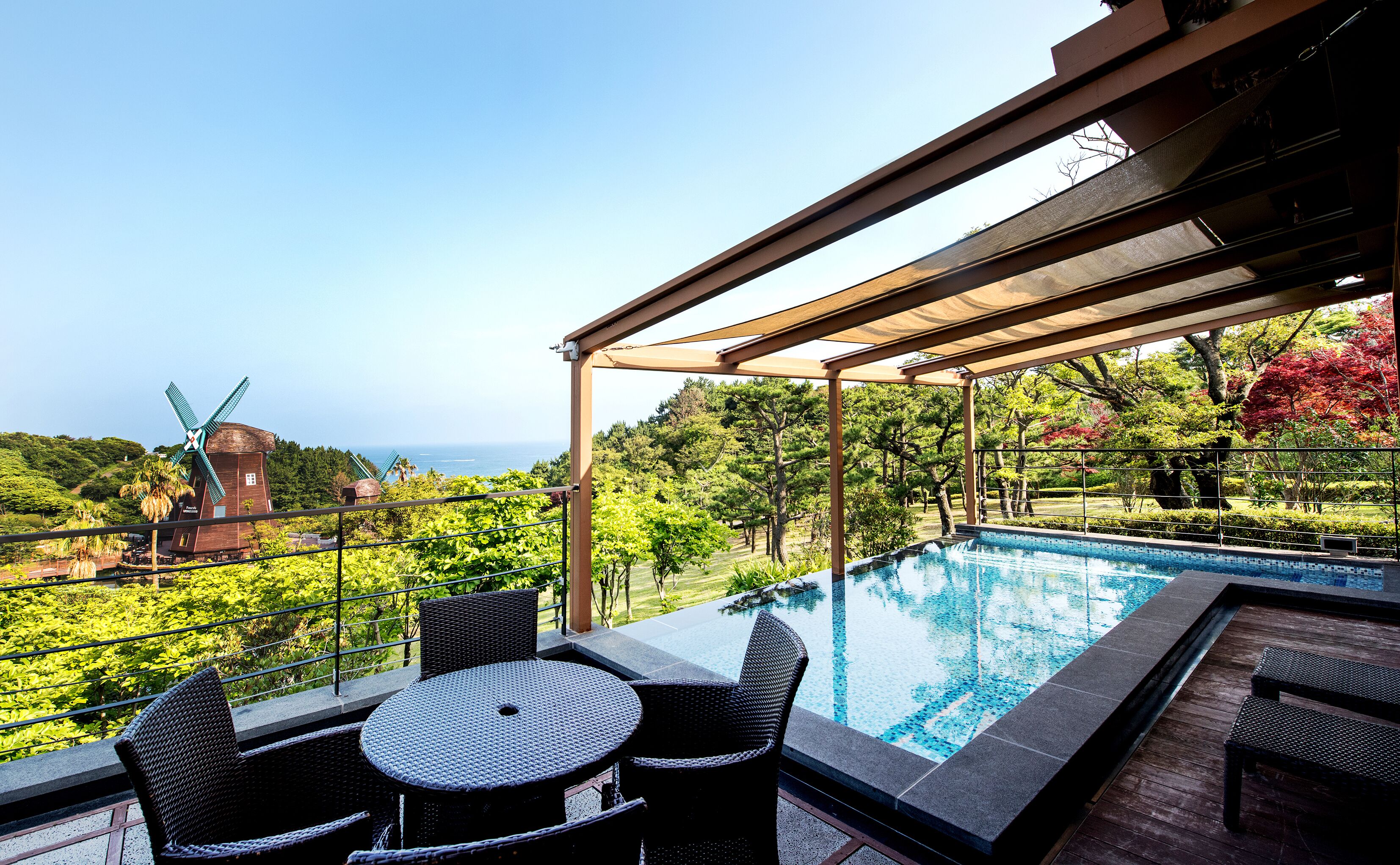 Couette en duvet d'oie, coffres-forts dans les chambres, bureau