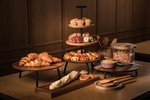 Daily buffet breakfast (KRW 85000 per person)