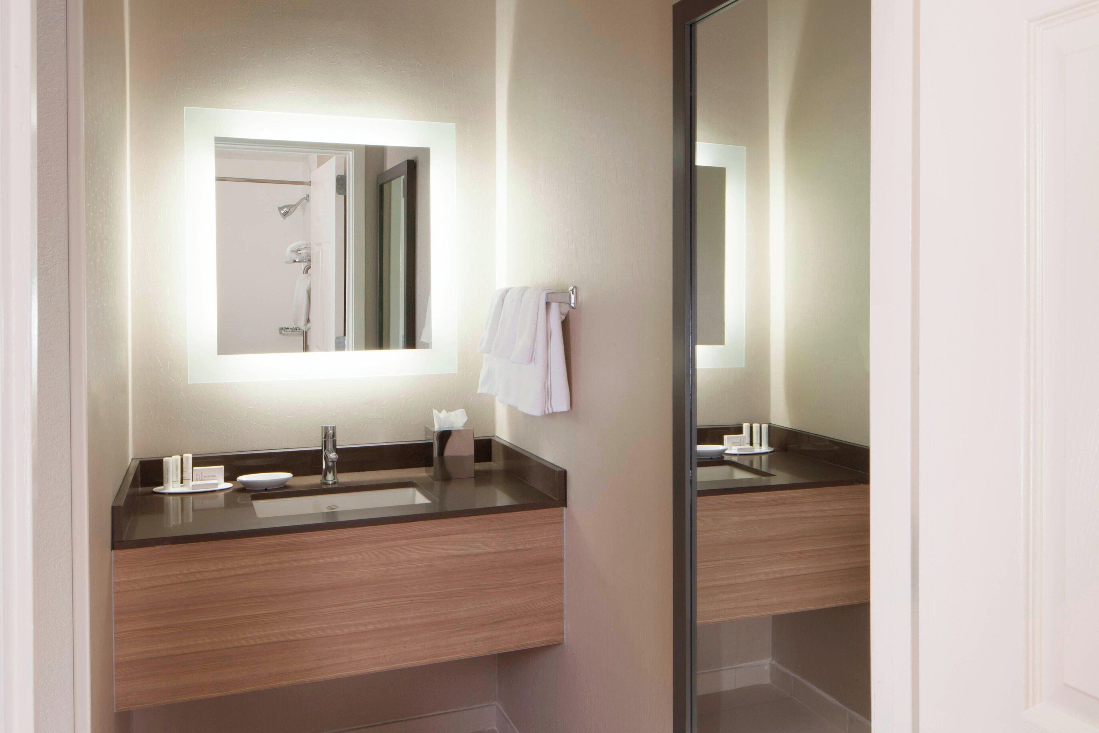 combined shower/bathtub, free toiletries, hair dryer, towels