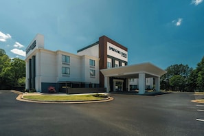 A hotel with a modern design, featuring a prominent signage for 'Springhill Suites.' - SpringHill Suites by Marriott Atlanta Kennesaw (Kennesaw)
