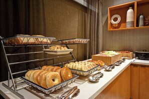 Free daily buffet breakfast