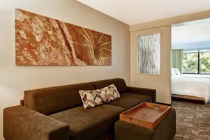 Premium bedding, in-room safe, desk, blackout drapes