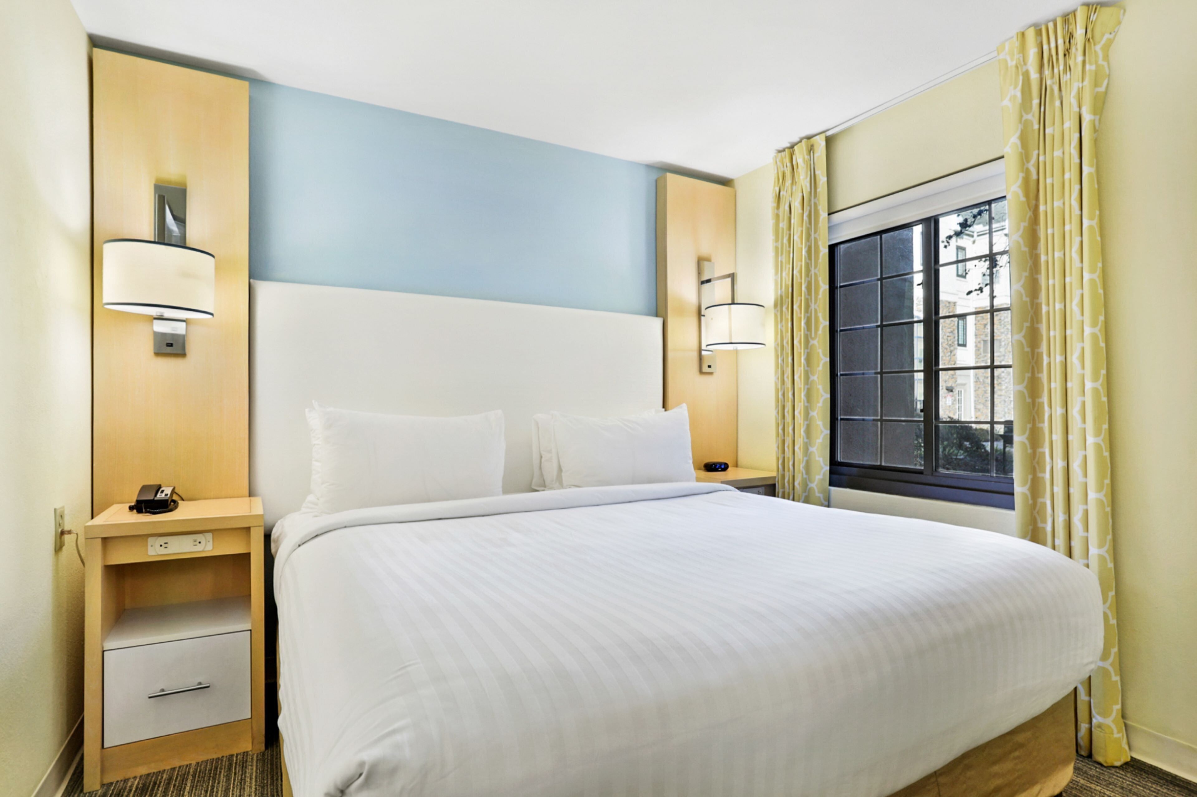 Hypo-allergenic bedding, in-room safe, desk, laptop workspace